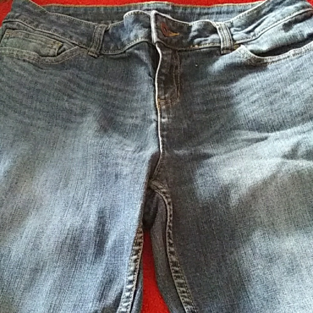 Cropped jeans size 8